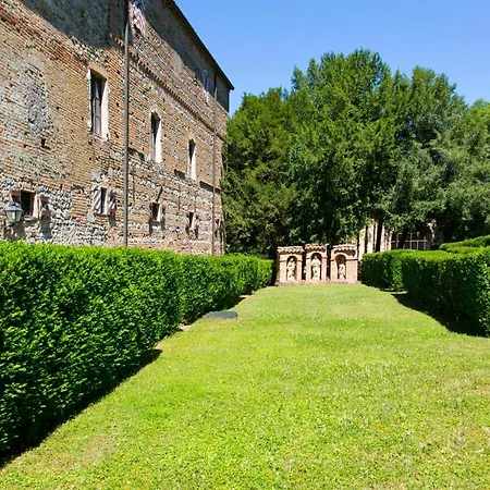 Castello Di - Relais & Bed & Breakfast Montiglio