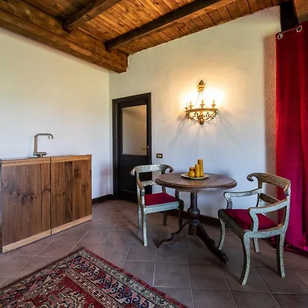 Castello Di - Relais & Bed & Breakfast